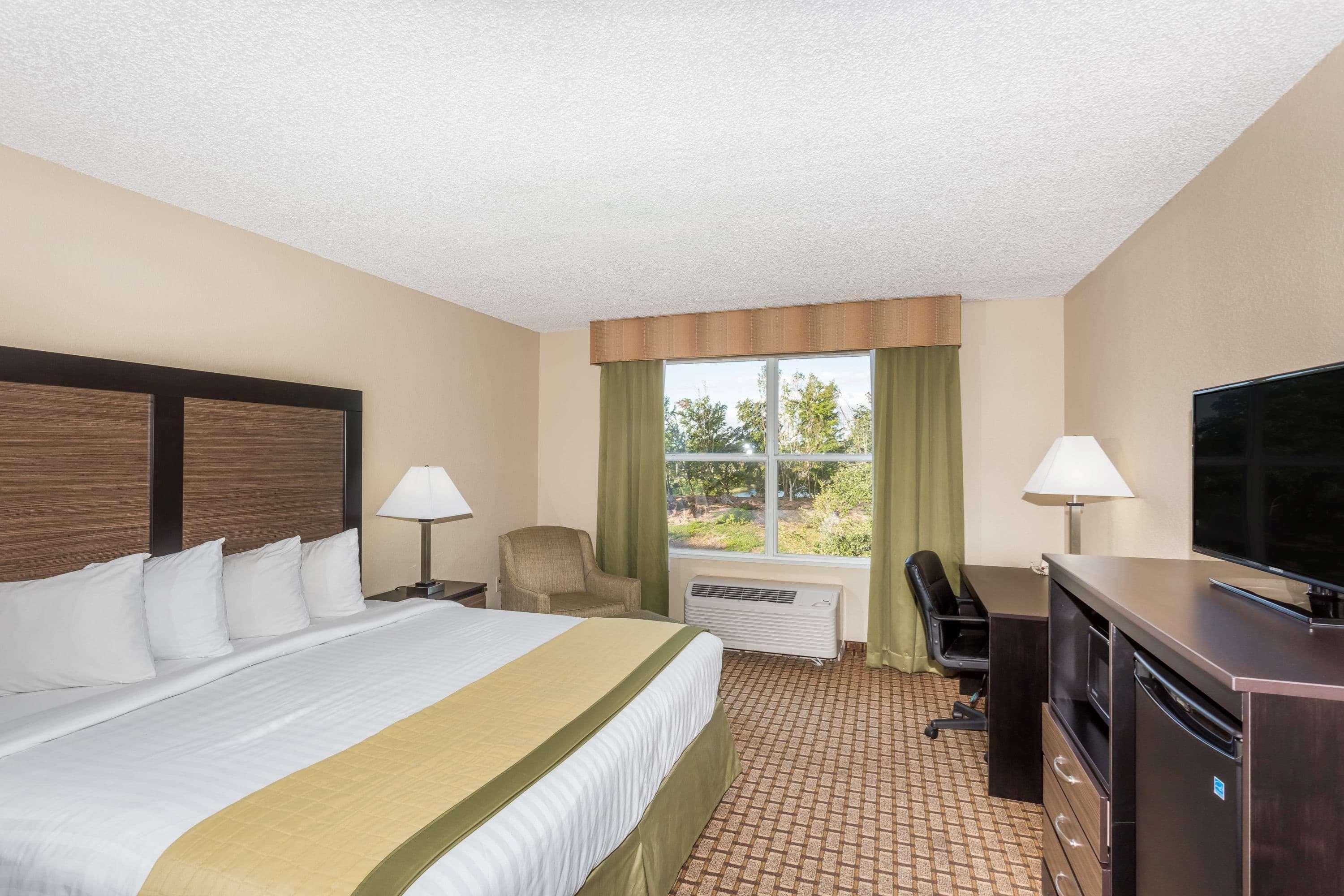 Baymont By Wyndham Fort Myers Airport Экстерьер фото