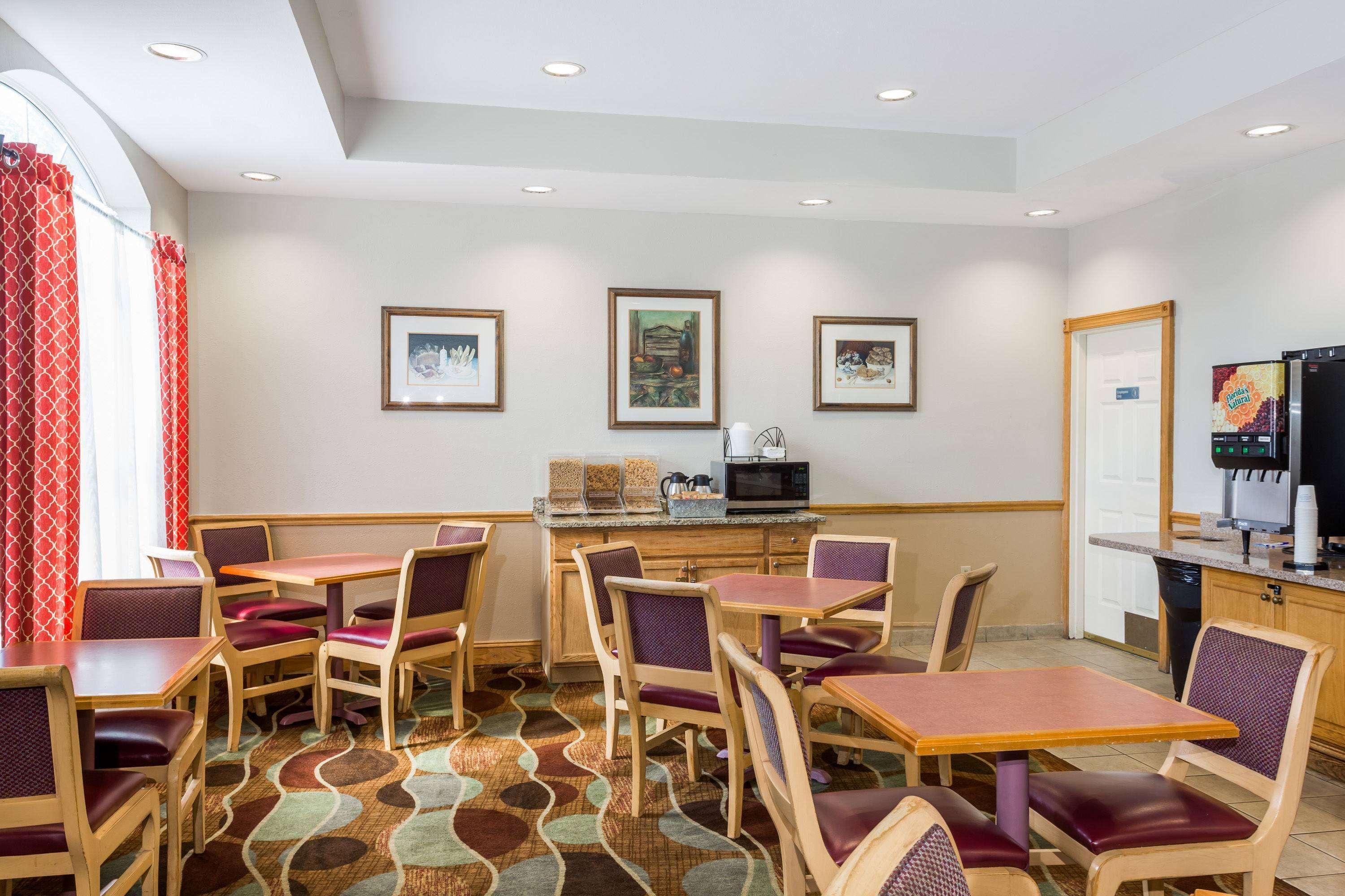 Baymont By Wyndham Fort Myers Airport Экстерьер фото
