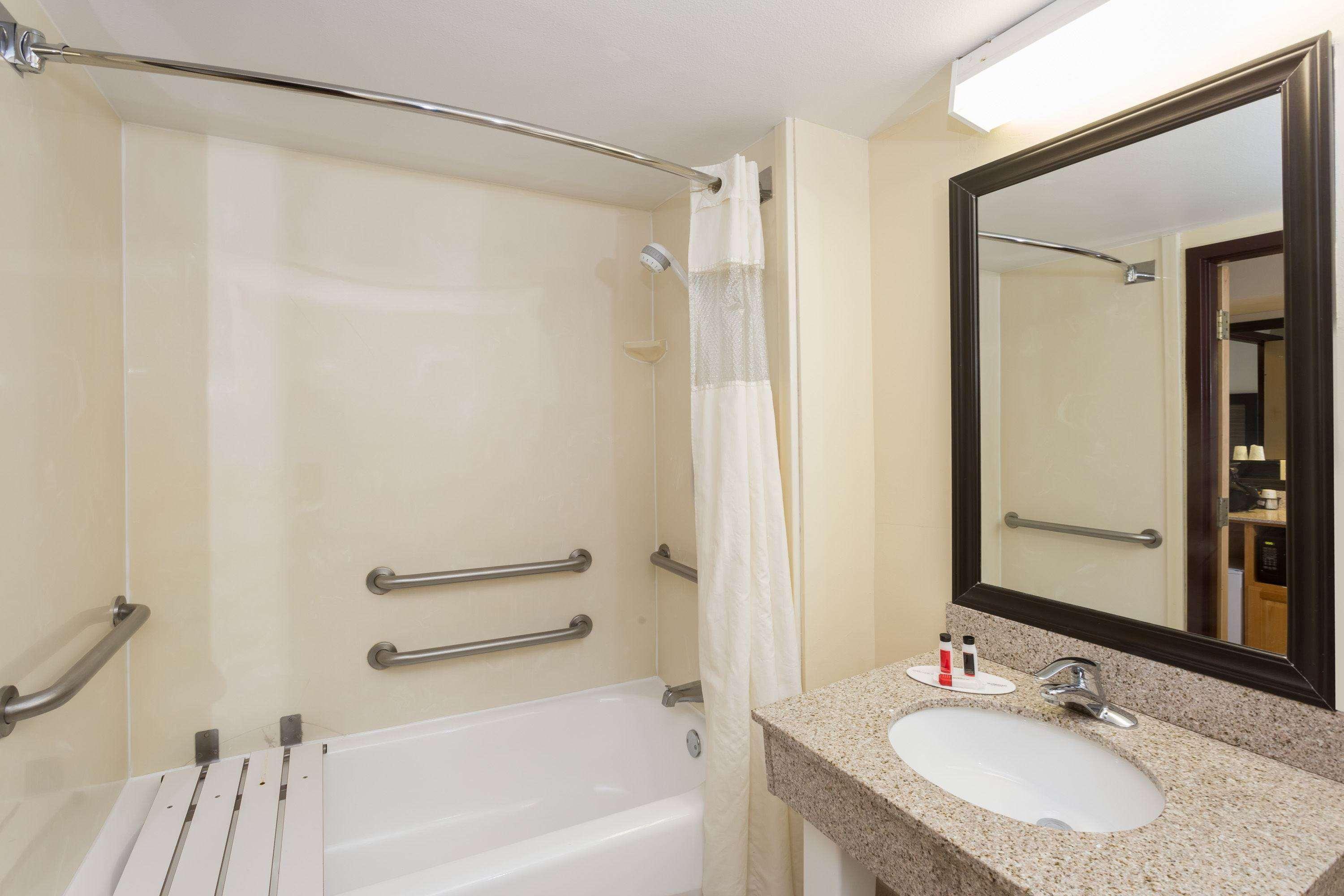 Baymont By Wyndham Fort Myers Airport Экстерьер фото