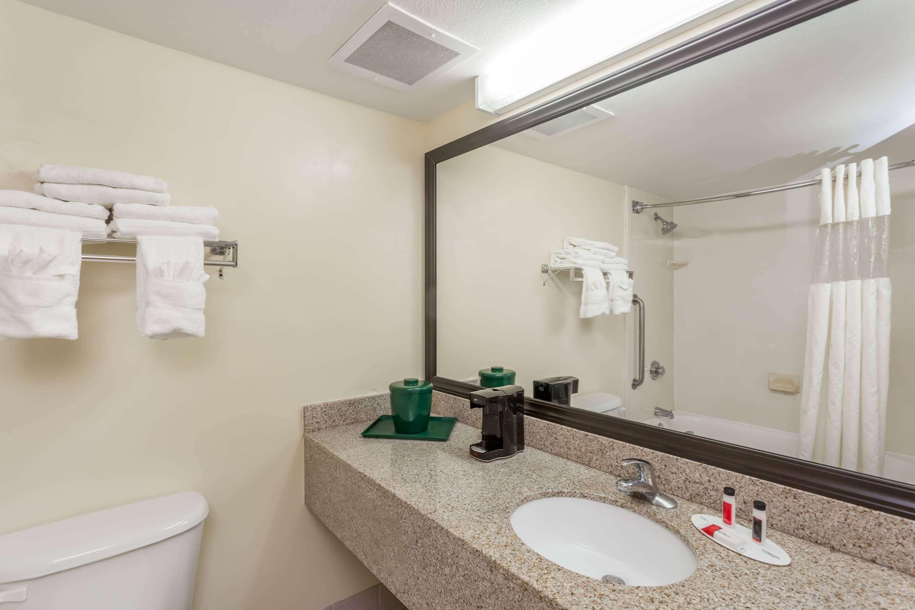 Baymont By Wyndham Fort Myers Airport Экстерьер фото
