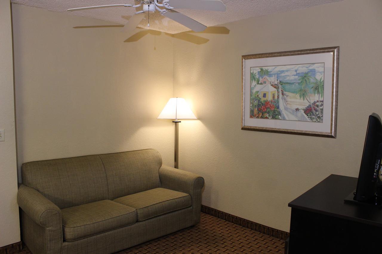 Baymont By Wyndham Fort Myers Airport Экстерьер фото