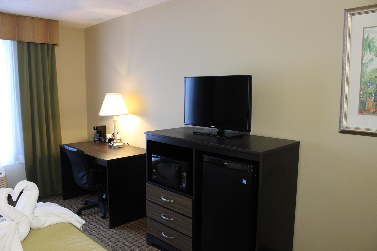 Baymont By Wyndham Fort Myers Airport Экстерьер фото