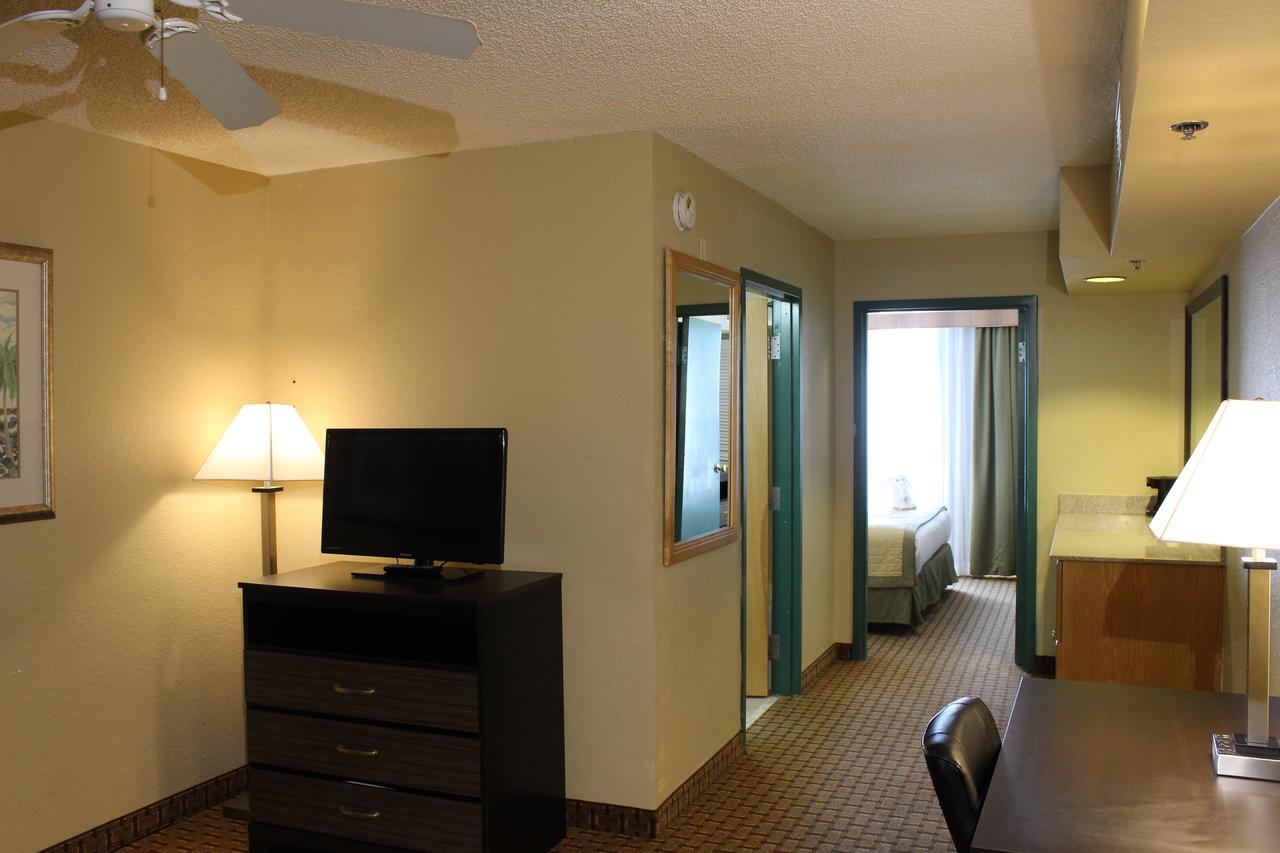 Baymont By Wyndham Fort Myers Airport Экстерьер фото