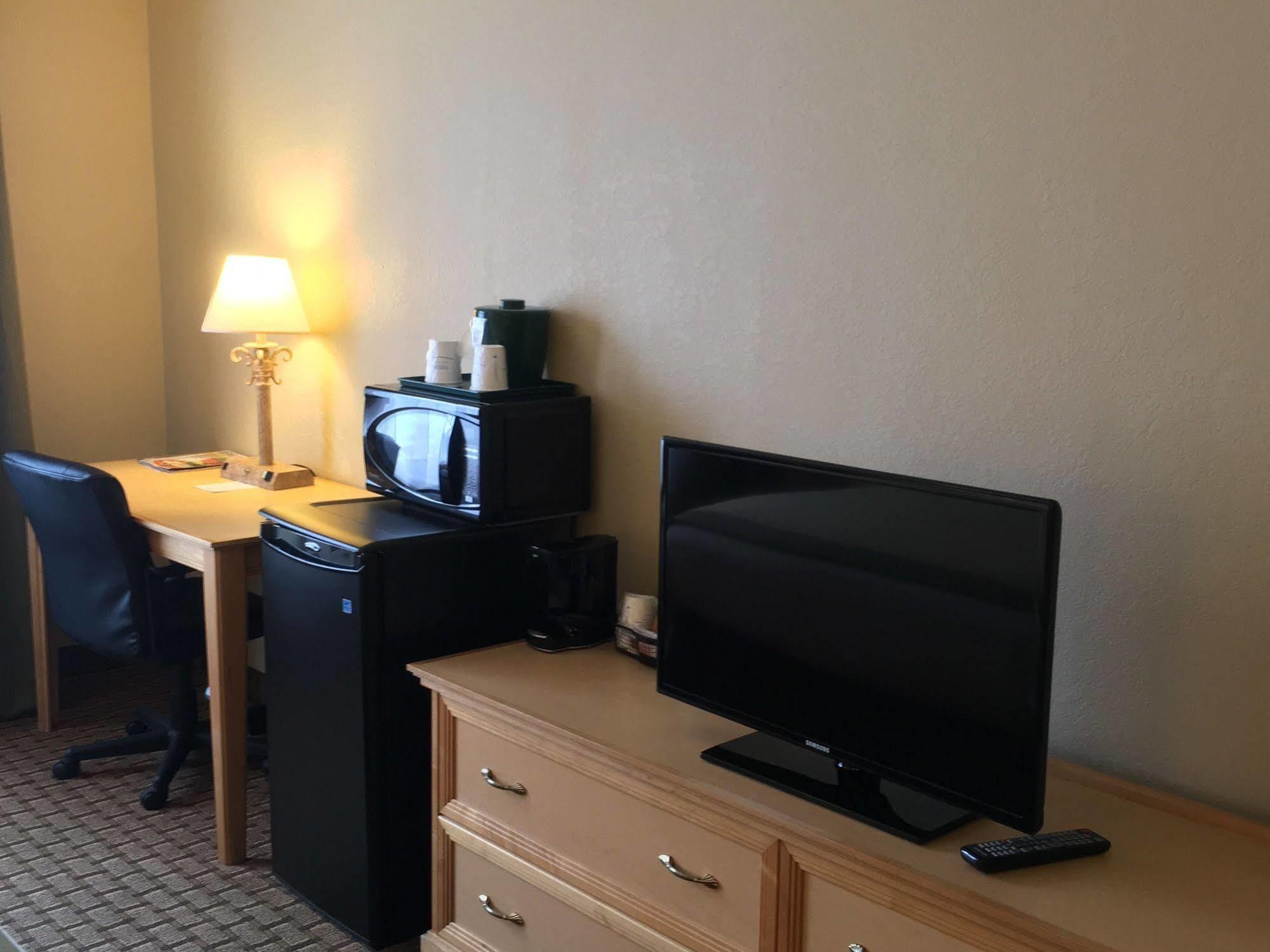 Baymont By Wyndham Fort Myers Airport Экстерьер фото
