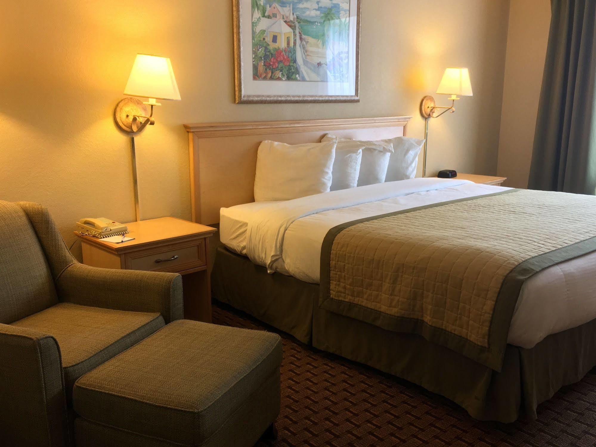 Baymont By Wyndham Fort Myers Airport Экстерьер фото