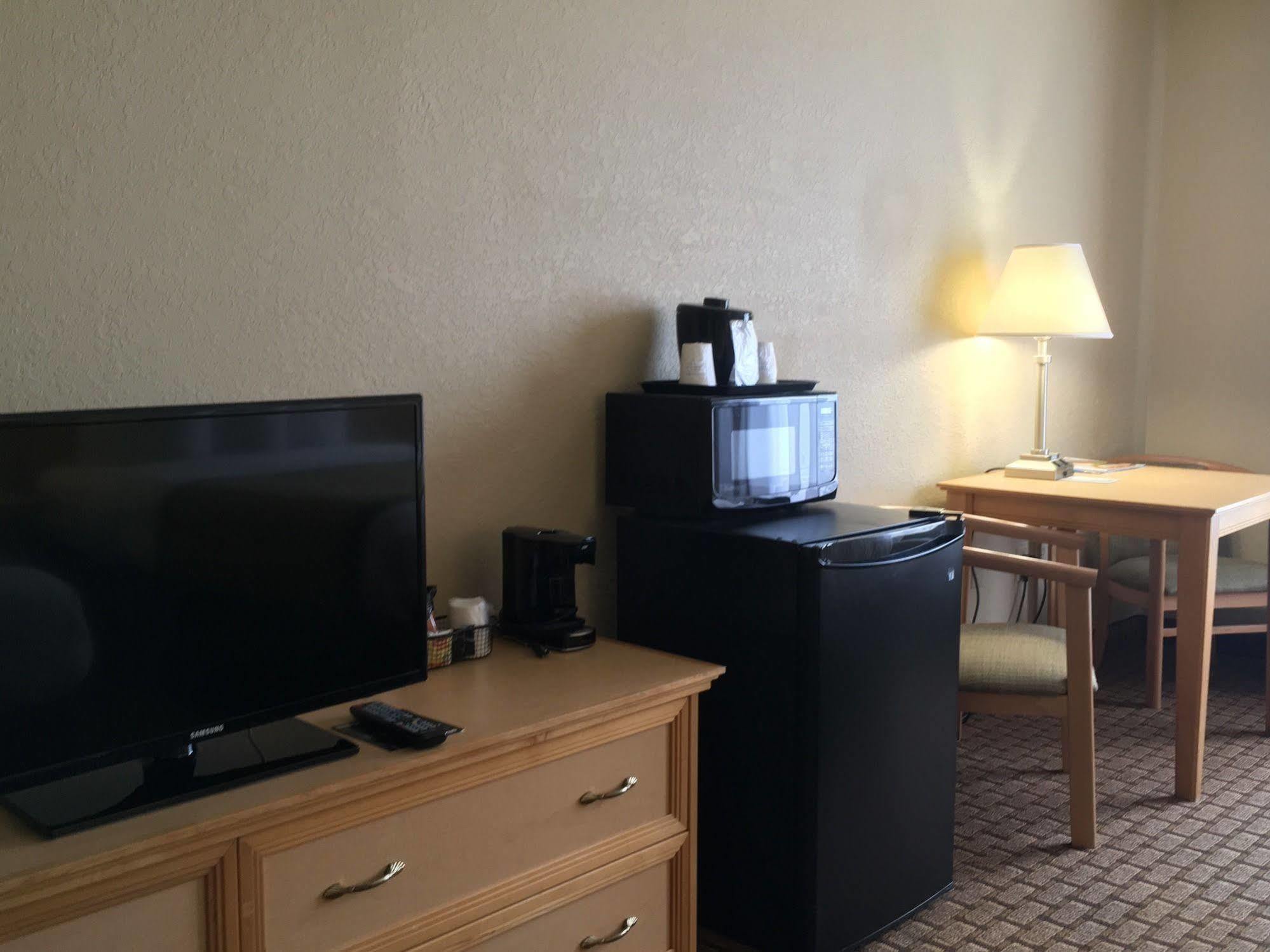 Baymont By Wyndham Fort Myers Airport Экстерьер фото