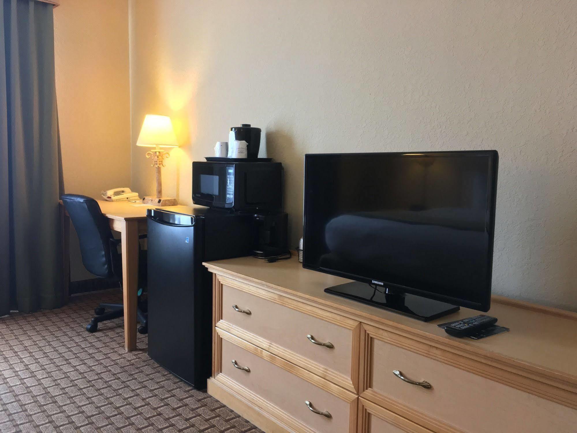 Baymont By Wyndham Fort Myers Airport Экстерьер фото