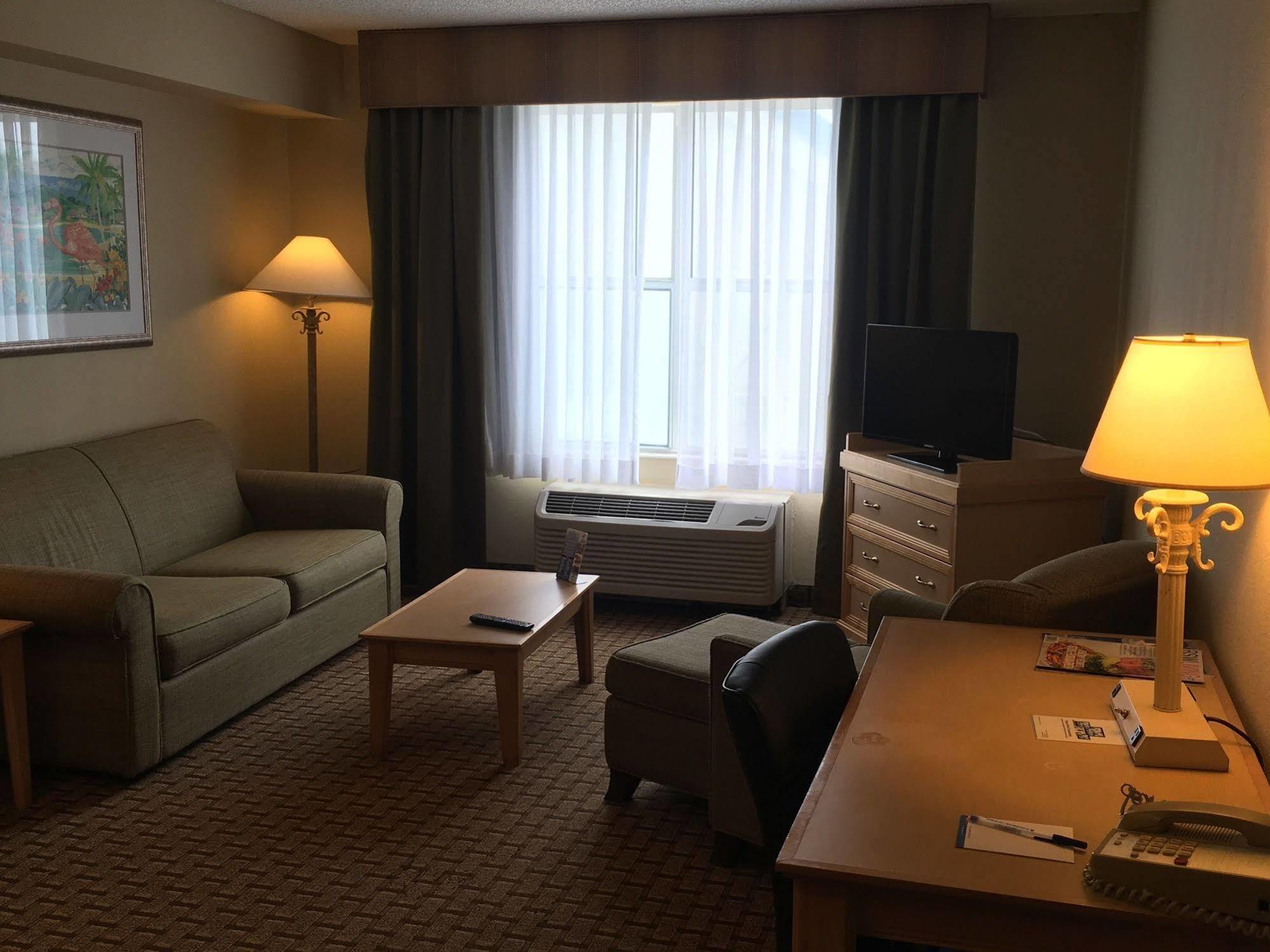 Baymont By Wyndham Fort Myers Airport Экстерьер фото