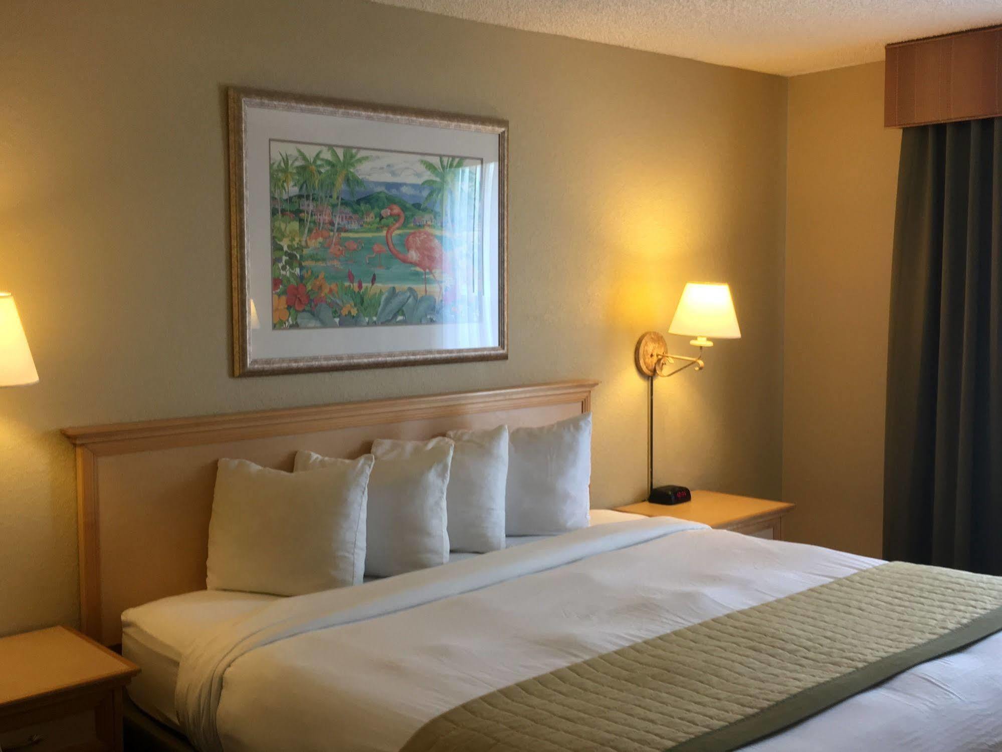 Baymont By Wyndham Fort Myers Airport Экстерьер фото