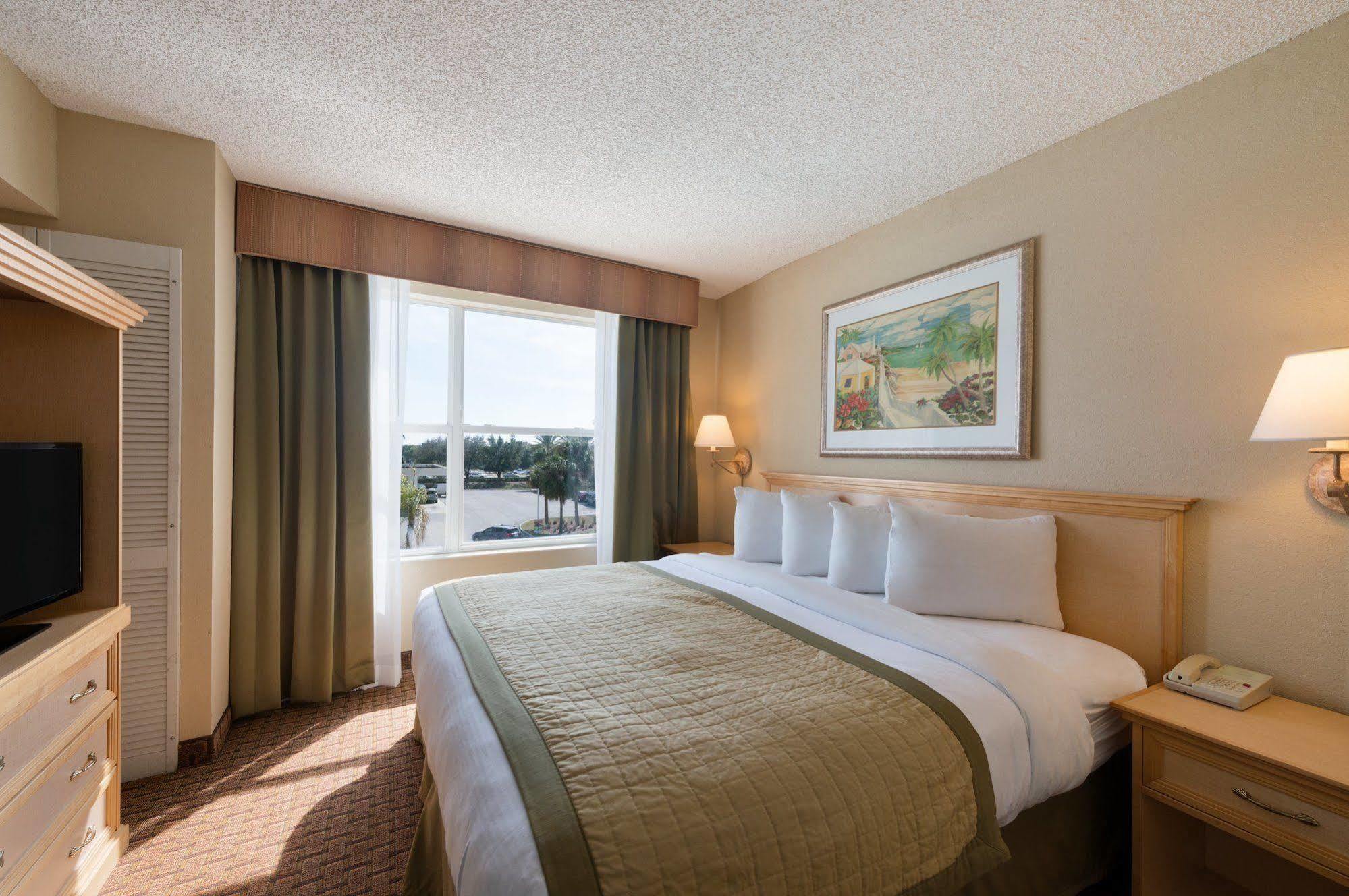 Baymont By Wyndham Fort Myers Airport Экстерьер фото