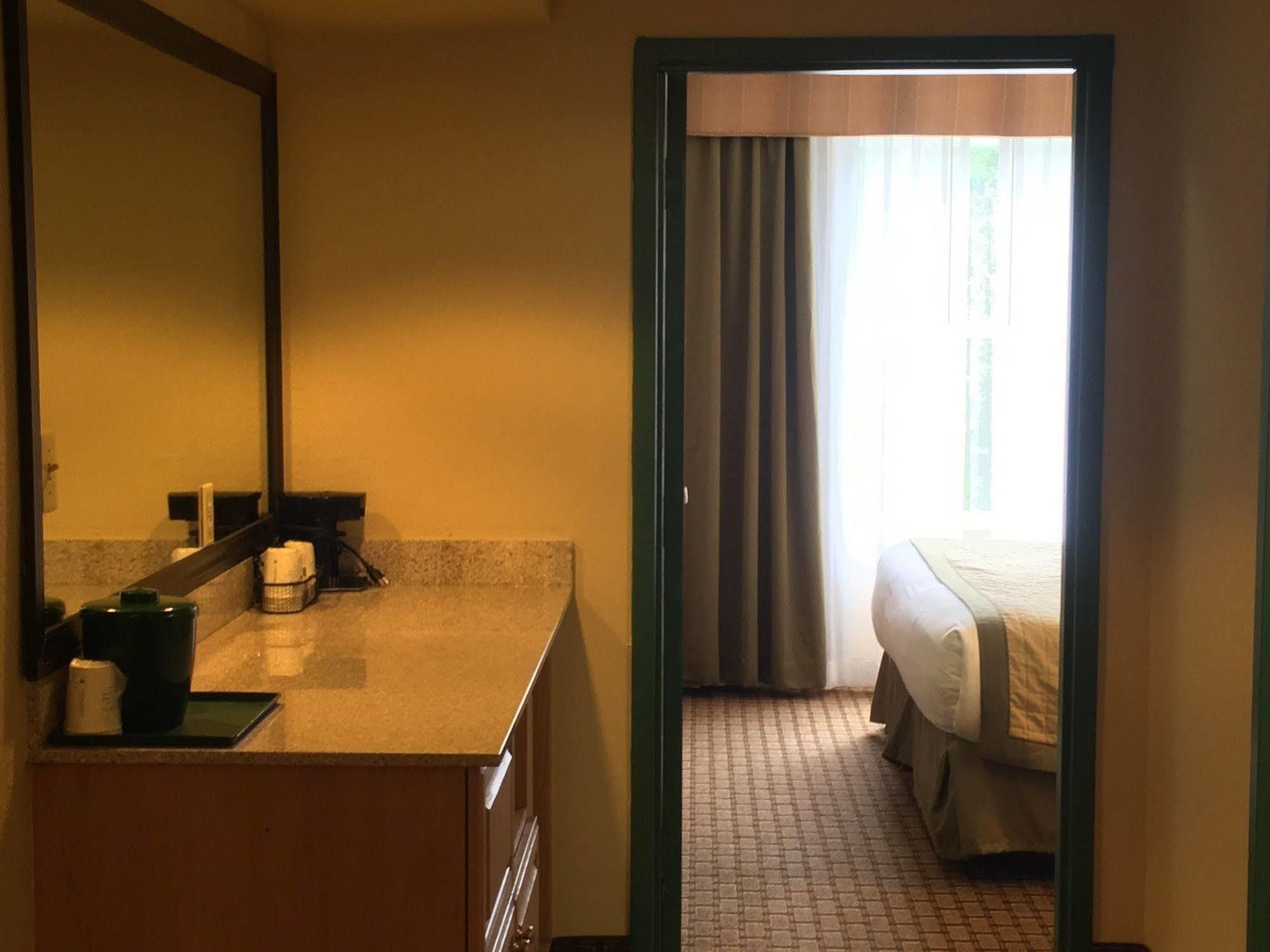 Baymont By Wyndham Fort Myers Airport Экстерьер фото