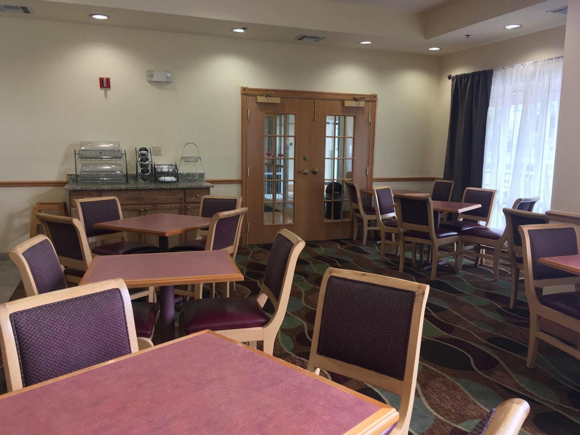 Baymont By Wyndham Fort Myers Airport Экстерьер фото